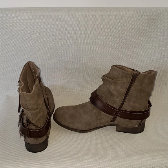 Boots - Picture 12 of 16